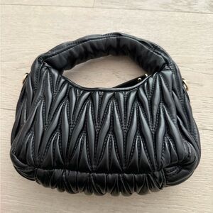 Elegant Black Quilted Women's Bag
